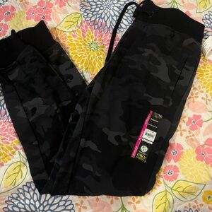 NWT xsmall camo soft joggers women’s
